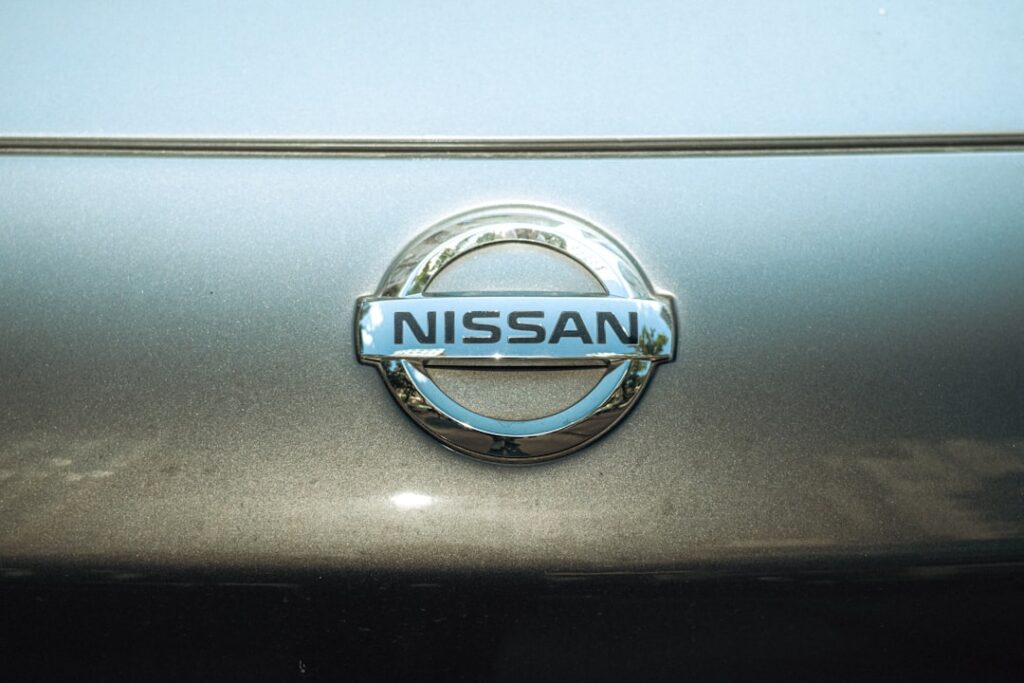 Nissan Elgrand chauffeur vehicle — Jumppy Transport