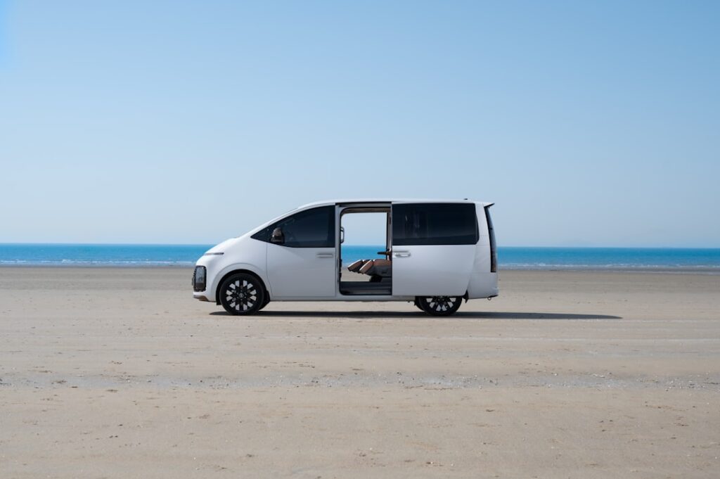 Hyundai Staria chauffeur vehicle — Jumppy Transport