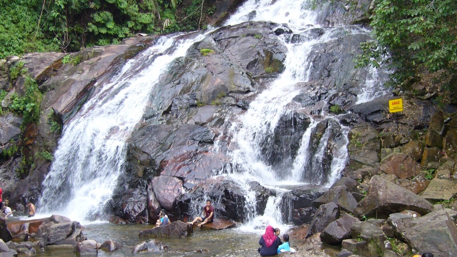 Kota Tinggi Waterfalls, Johor — Jumppy Transport